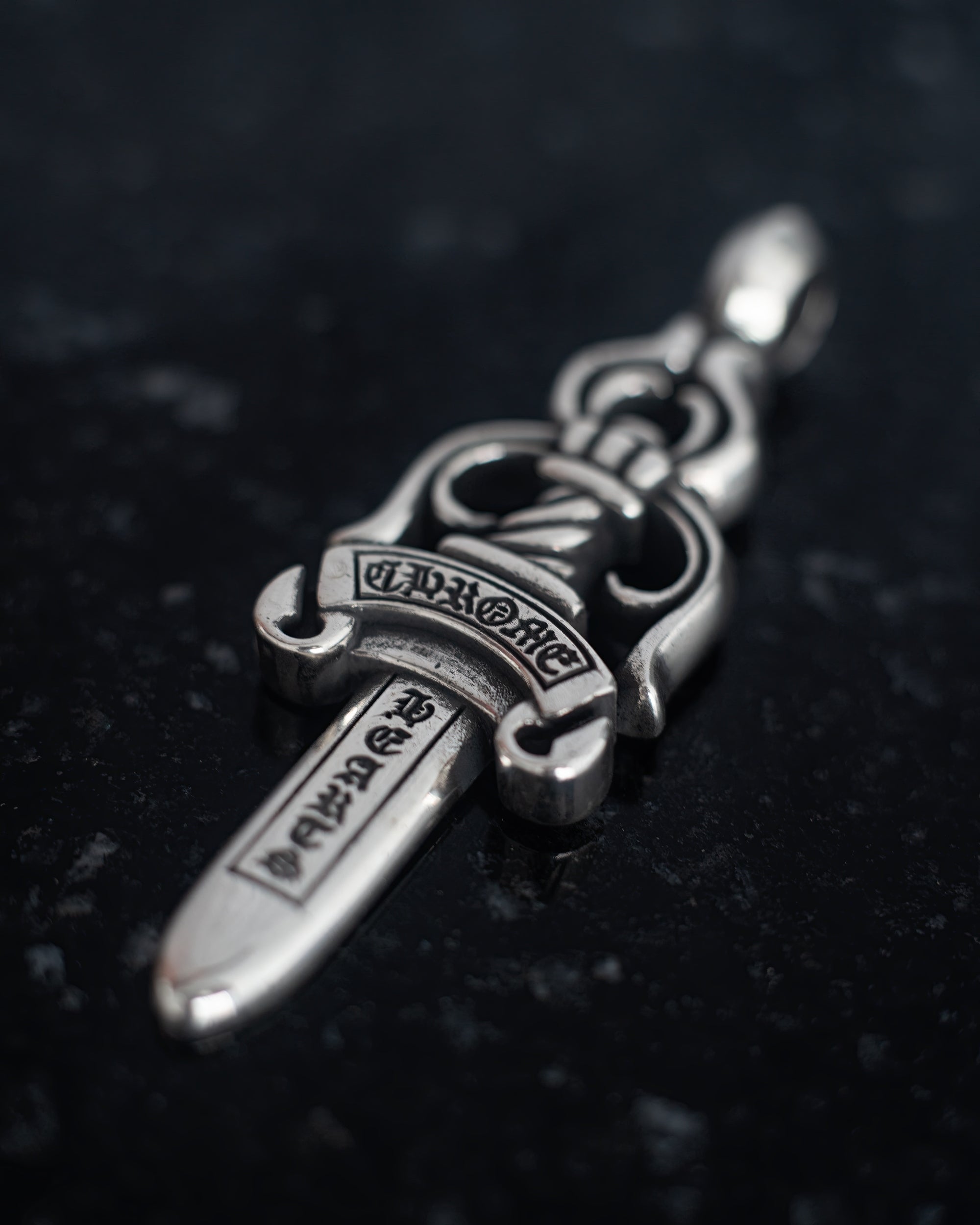 Daga Chrome Hearts