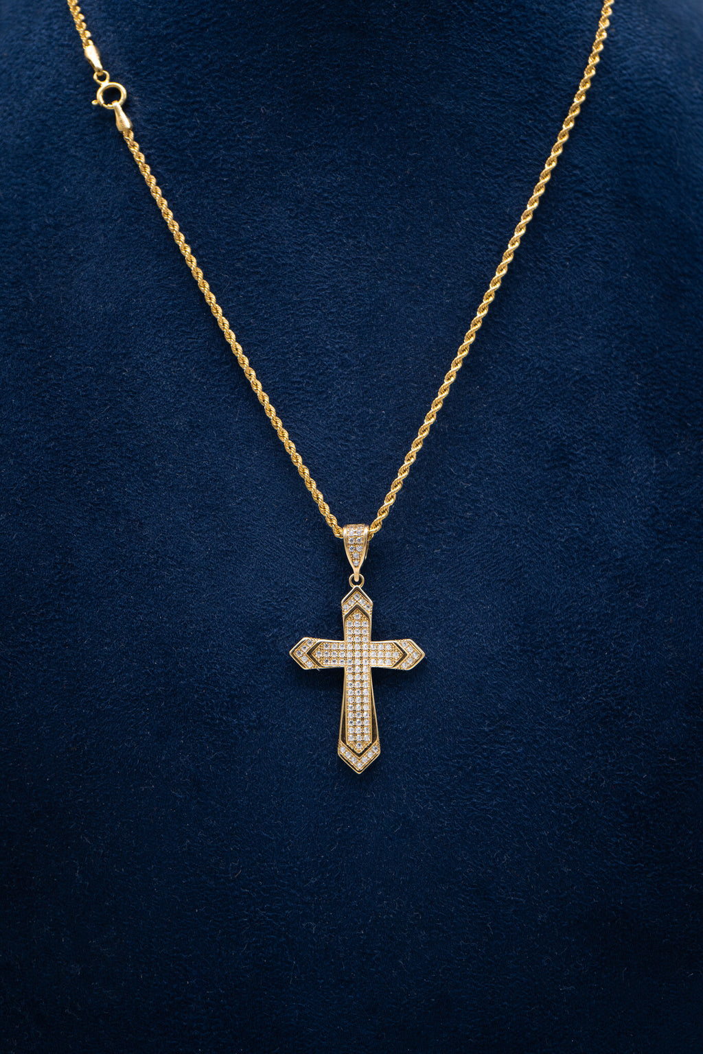 Cruz Pavé 18K con cadena