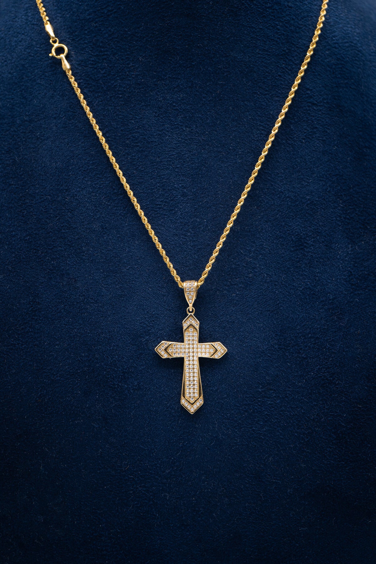 Cruz Pavé 18K con cadena