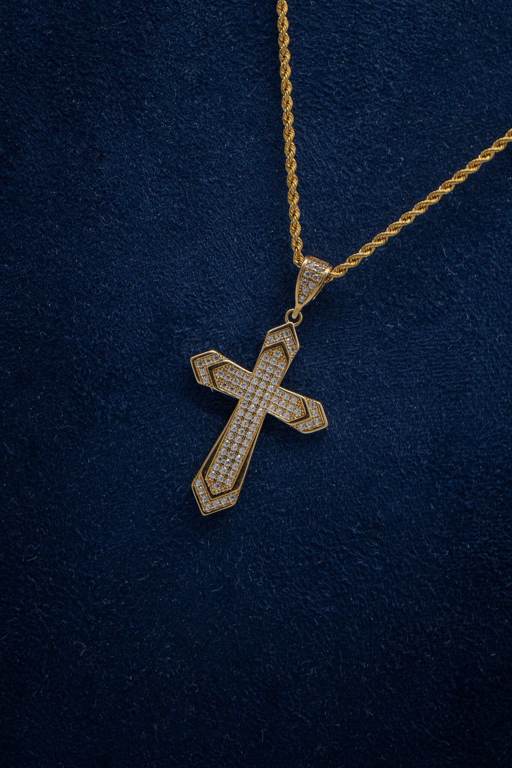 Cruz Pavé 18K vista lateral