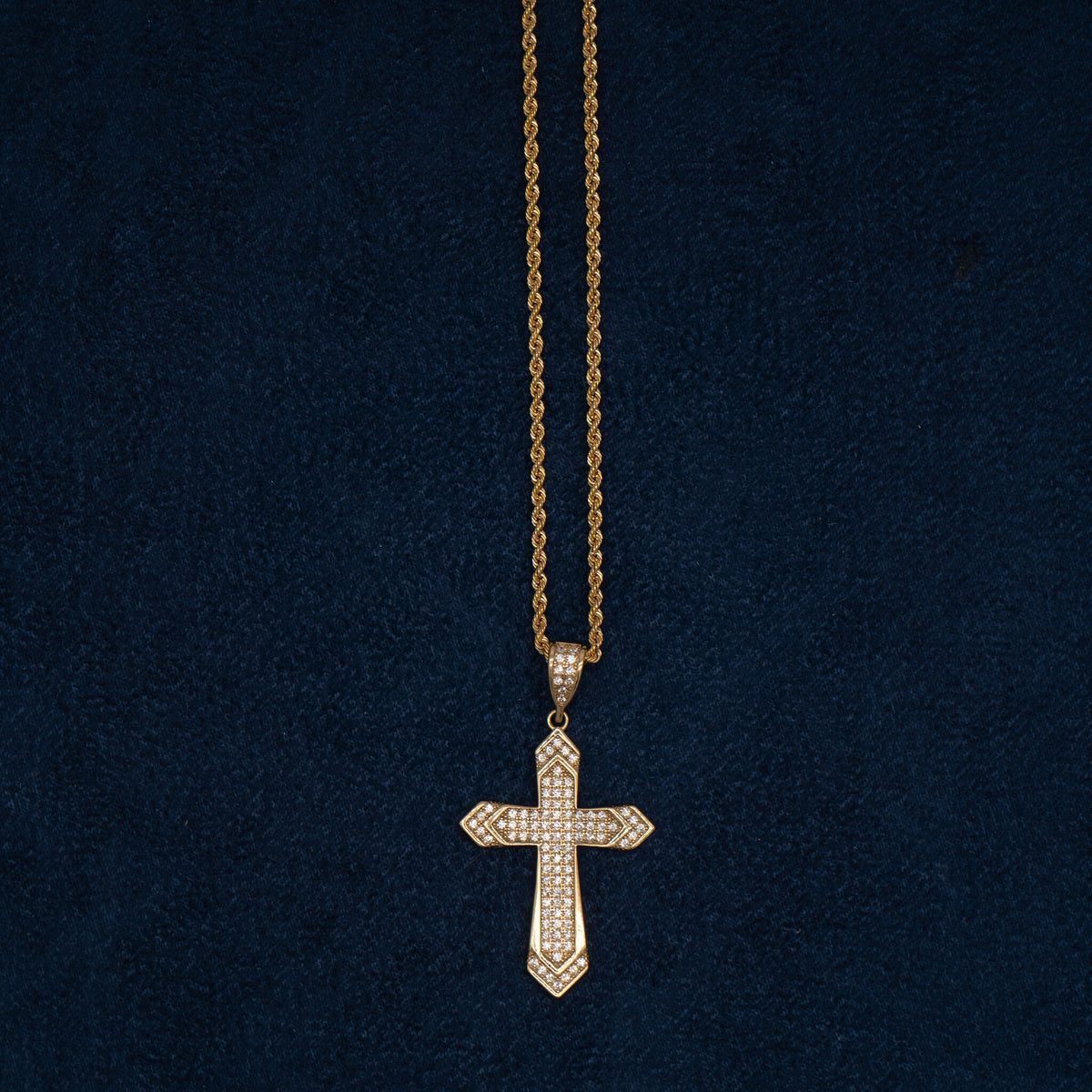 Cruz Pavé 18K con diamantes