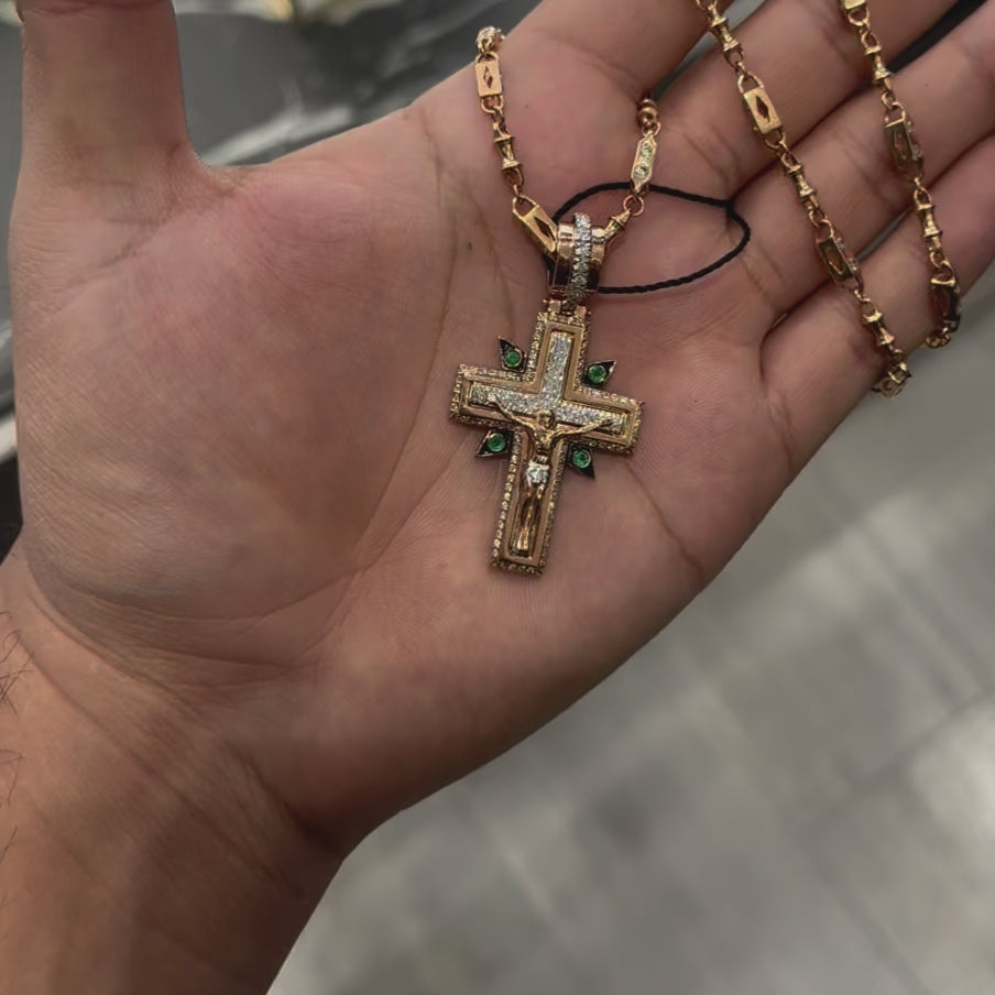 Cristo en la Cruz (Con Esmeraldas)