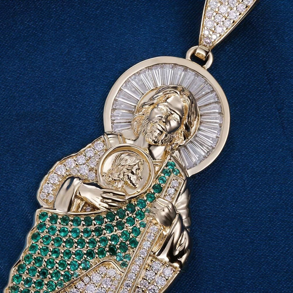 Detalle de diamantes y esmeraldas