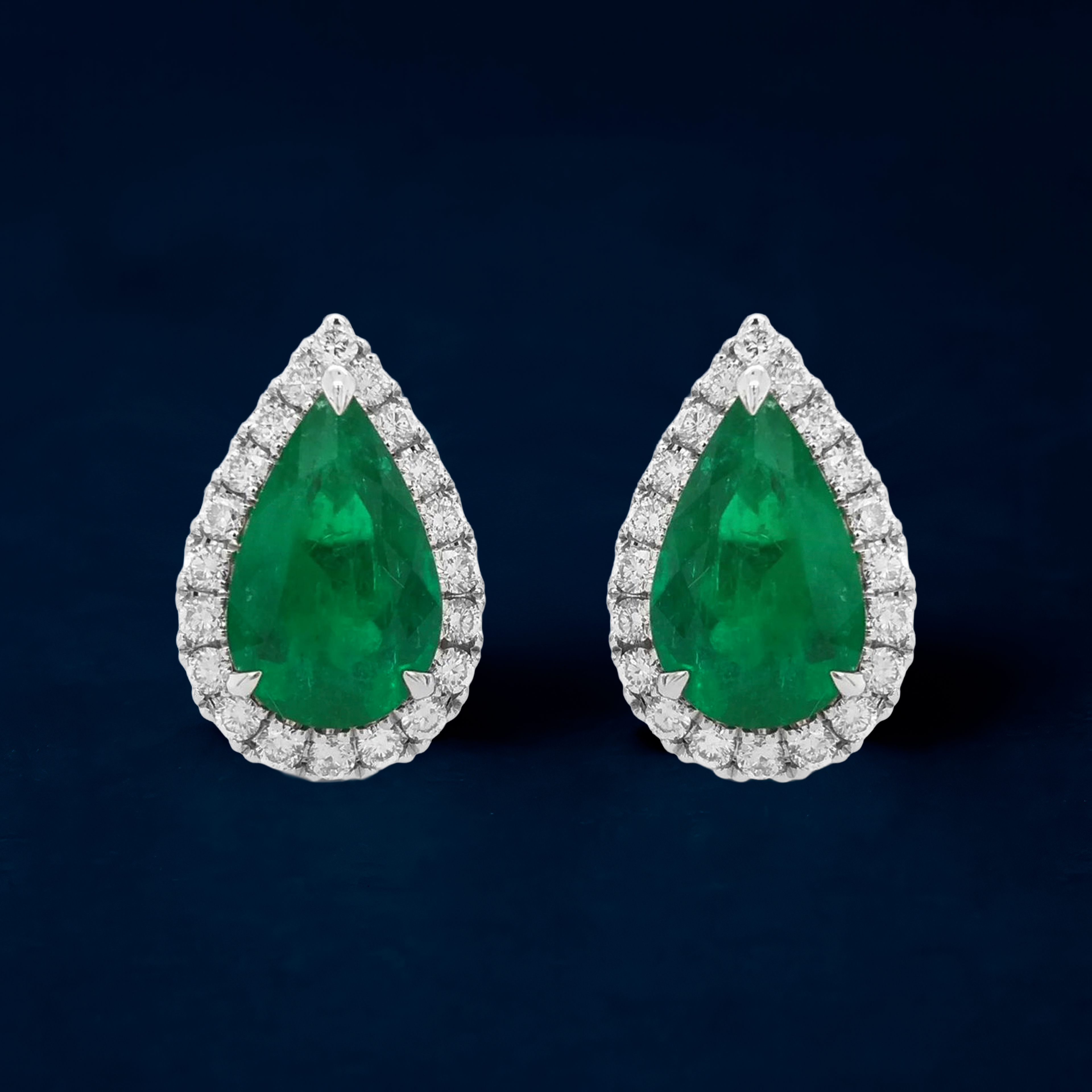 Arete con Esmeralda Colombiana 18k